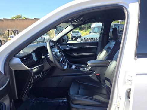 New 2026 Jeep Grand Cherokee Limited RWD image 12