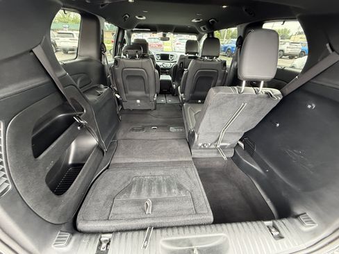 Used 2018 Chrysler Pacifica Touring-L Plus w/ S Appearance Package FWD image 15