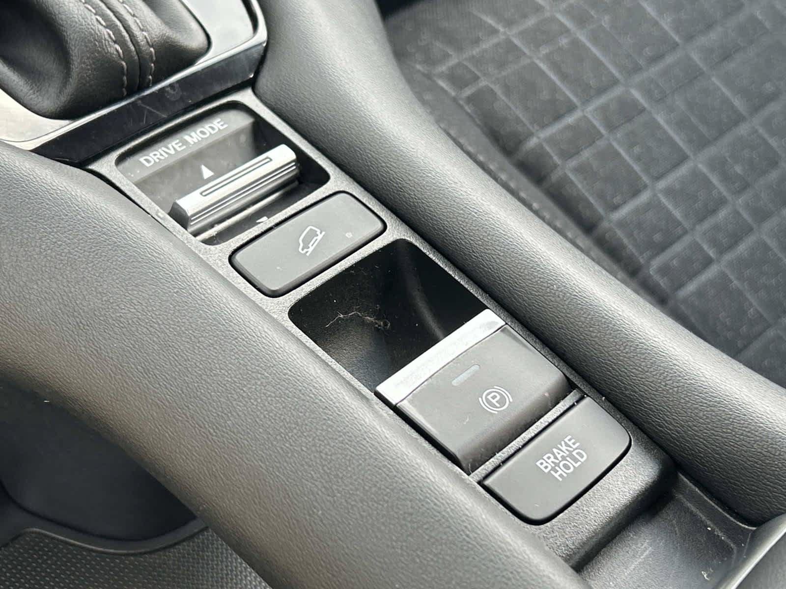 Used 2025 Honda HR-V LX image 32