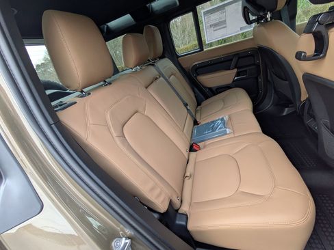 New 2026 Land Rover Defender 110 X-Dynamic SE image 29