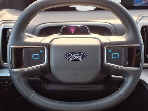 Used 2025 Ford Expedition Active image 17