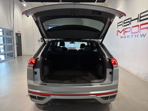 Used 2022 Volkswagen Atlas Cross Sport SEL R-Line AWD/4WD image 25