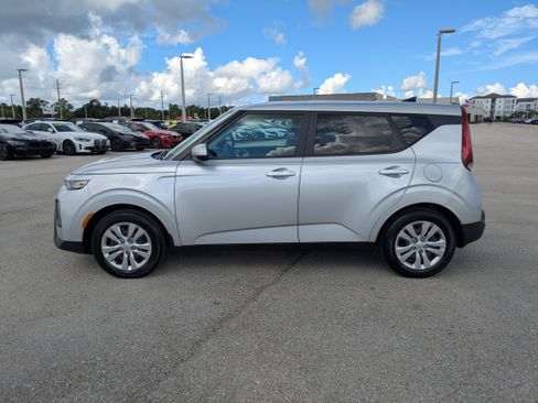 Used 2021 Kia Soul LX FWD image 7