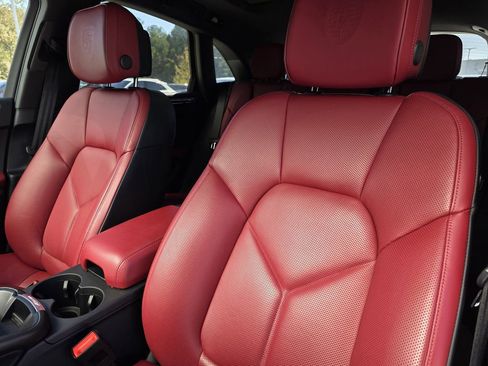 Used 2025 Porsche Macan image 5