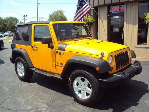 Used 2013 Jeep Wrangler Sport AWD/4WD image 2