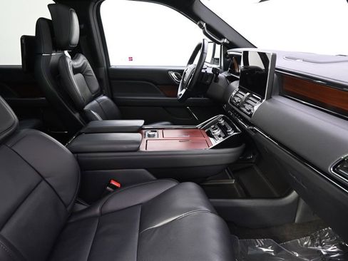 Certified 2022 Lincoln Navigator Reserve w/ Monochromatic Package image 16