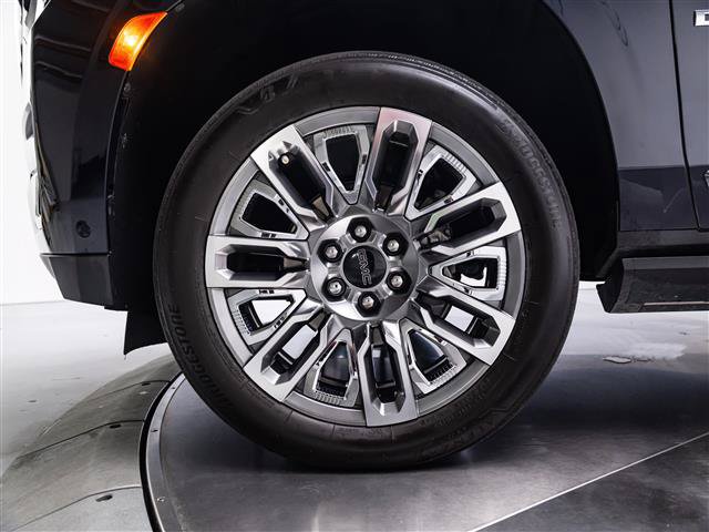 Used 2023 GMC Yukon XL Denali Ultimate AWD/4WD image 12
