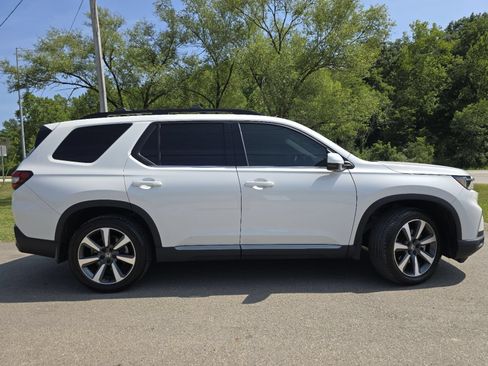 Used 2025 Honda Pilot Elite image 23