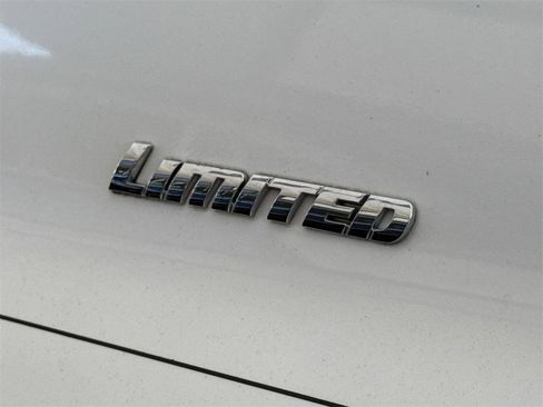 Used 2015 Toyota 4Runner Limited image 8