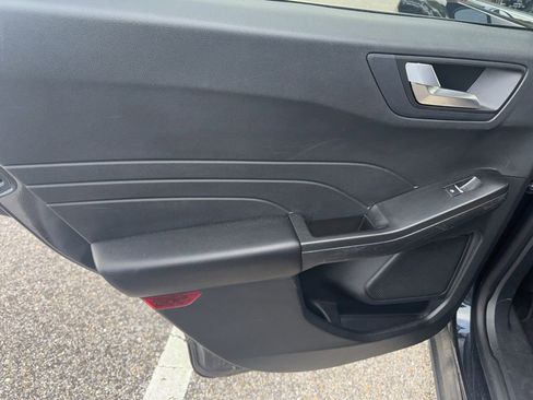 Used 2022 Ford Escape Titanium image 9