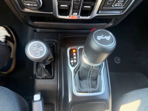 Used 2025 Jeep Wrangler Unlimited Sahara AWD/4WD image 28