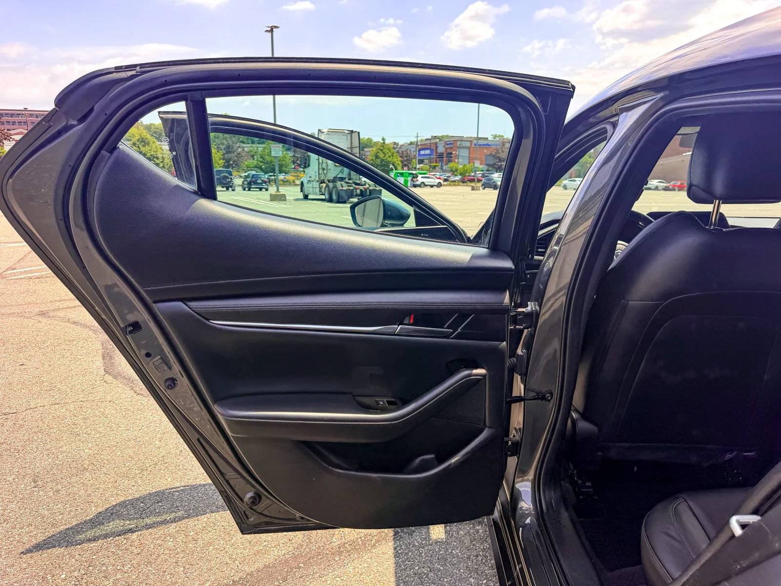 Used 2023 MAZDA MAZDA3 s FWD image 14