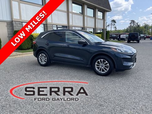 Used 2022 Ford Escape SE w/ Cold Weather Package AWD/4WD image 1
