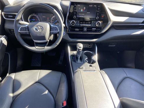 Used 2022 Toyota Highlander XLE image 11