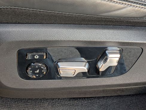 Used 2025 BMW X7 xDrive40i w/ Premium Package image 15