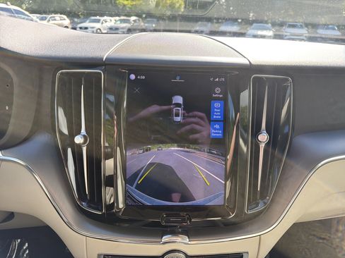 Used 2023 Volvo XC60 B5 Core w/ Climate Package FWD image 25