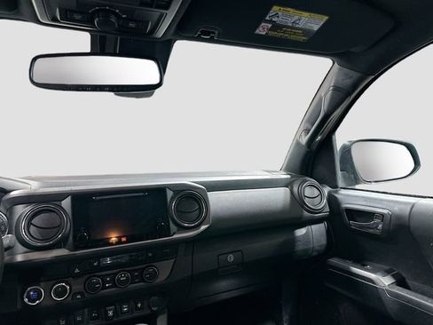 Used 2019 Toyota Tacoma TRD Off-Road image 24