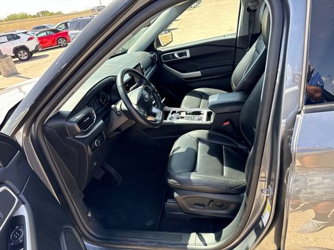 Used 2024 Ford Explorer XLT w/ Equipment Group 202A AWD/4WD image 19
