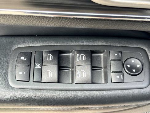Used 2020 Jeep Grand Cherokee Limited AWD/4WD image 16