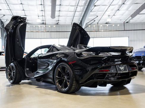 Used 2020 McLaren 720S Spider RWD image 4