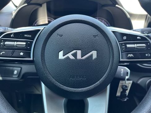 Used 2022 Kia Forte LXS FWD image 5