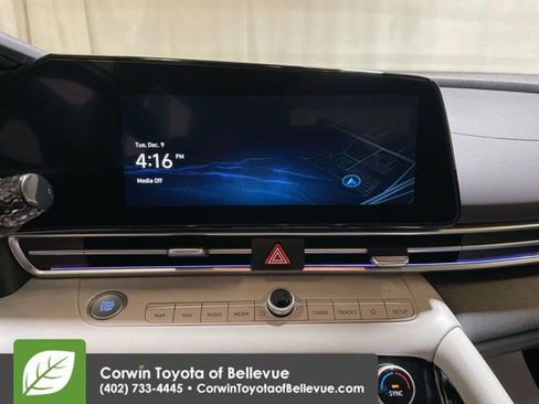 Used 2025 Hyundai Elantra Limited image 13