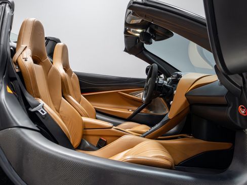 Used 2019 McLaren 720S Luxury RWD image 25
