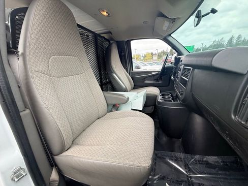 Used 2014 Chevrolet Express 3500 RWD image 23