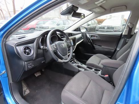 Used 2017 Toyota Corolla iM image 2