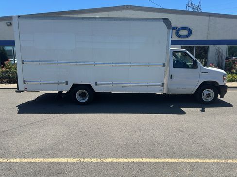 Used 2022 Ford E-350 and Econoline 350 Super Duty RWD image 3