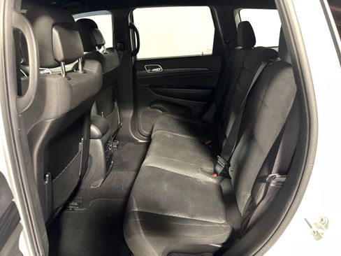 Used 2019 Jeep Grand Cherokee Laredo AWD/4WD image 5