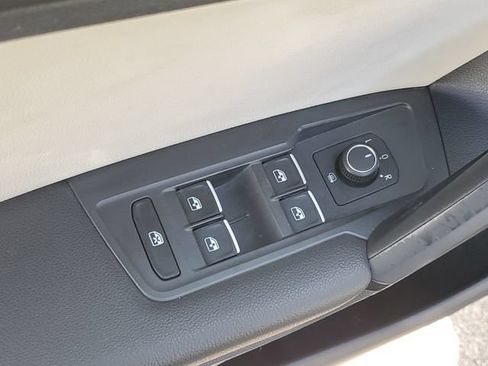 Used 2019 Volkswagen Tiguan SE w/ Panoramic Sunroof Package AWD/4WD image 15