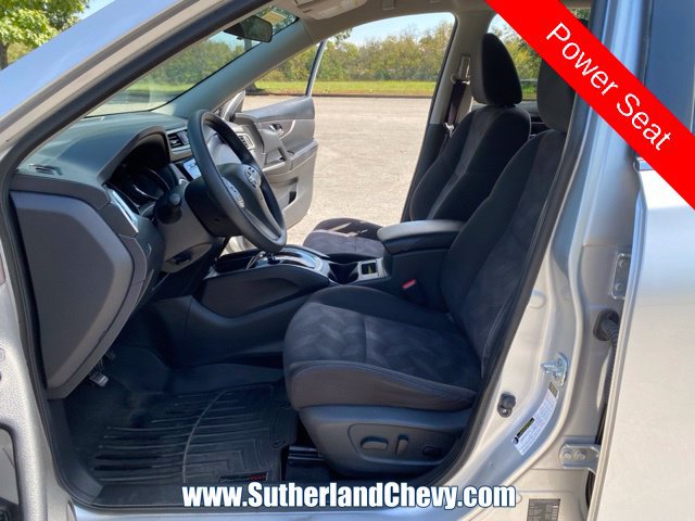 Used 2015 Nissan Rogue SV AWD/4WD image 16