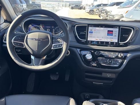 New 2026 Chrysler Pacifica Select image 18