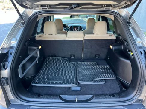 Used 2016 Jeep Cherokee Latitude w/ Cold Weather Group image 23