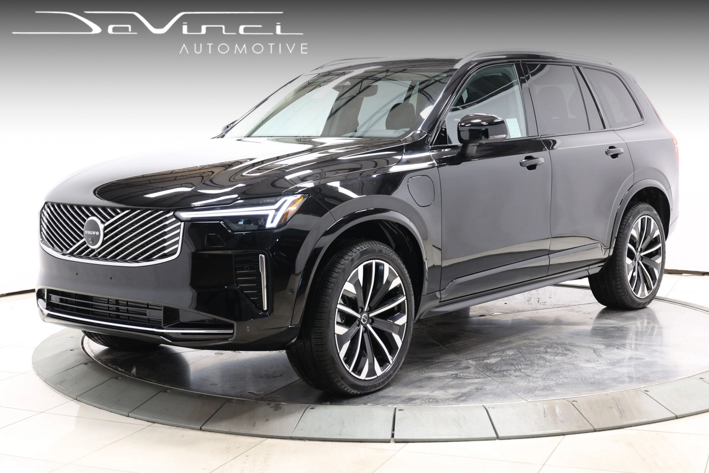 Used 2025 Volvo XC90 T8 Plus w/ Protection Package Premier AWD/4WD image 1