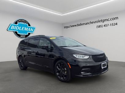 Used 2025 Chrysler Pacifica Limited