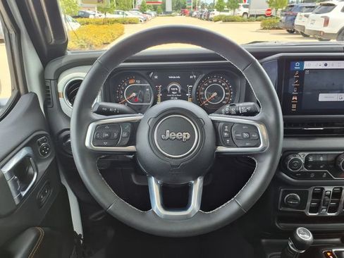 Used 2025 Jeep Wrangler Unlimited Sahara AWD/4WD image 20
