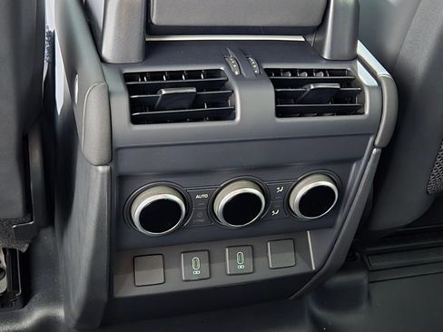New 2026 Land Rover Defender 110 X-Dynamic SE AWD/4WD image 14