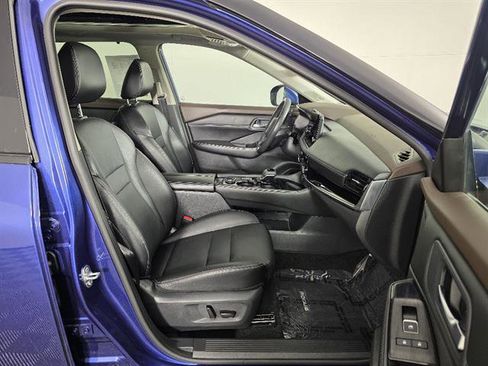 Used 2023 Nissan Rogue SL w/ SL Premium Package image 13