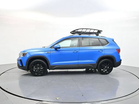 Used 2023 Volkswagen Taos SE w/ Black Wheel Package FWD image 4