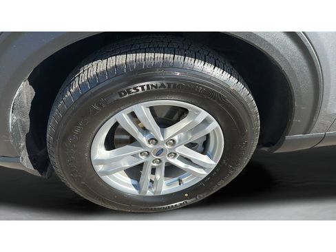Used 2024 Ford Explorer XLT w/ Equipment Group 202A AWD/4WD image 23