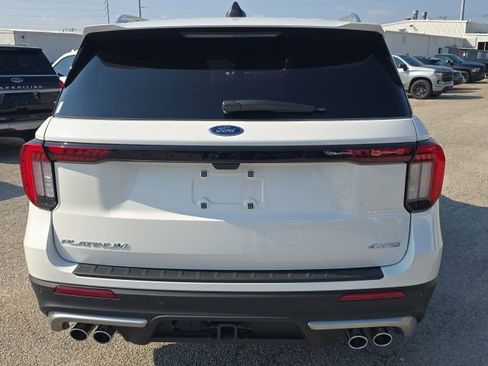 Used 2025 Ford Explorer Platinum w/ Ultimate Package image 4