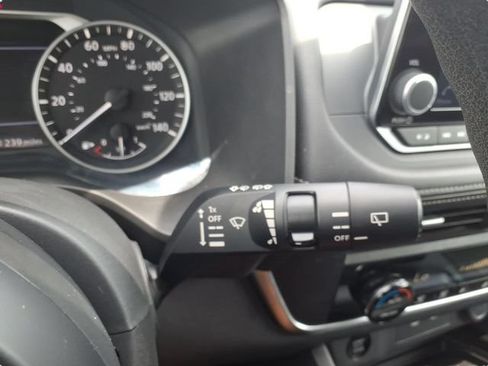 Used 2024 Nissan Rogue SV AWD/4WD image 23