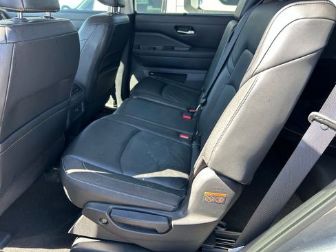 Used 2023 Nissan Pathfinder SL w/ Lighting Package (N92) FWD image 11