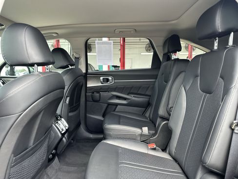 Certified 2023 Kia Sorento SX AWD/4WD image 23