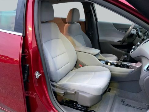 Used 2018 Chevrolet Malibu LT FWD image 7