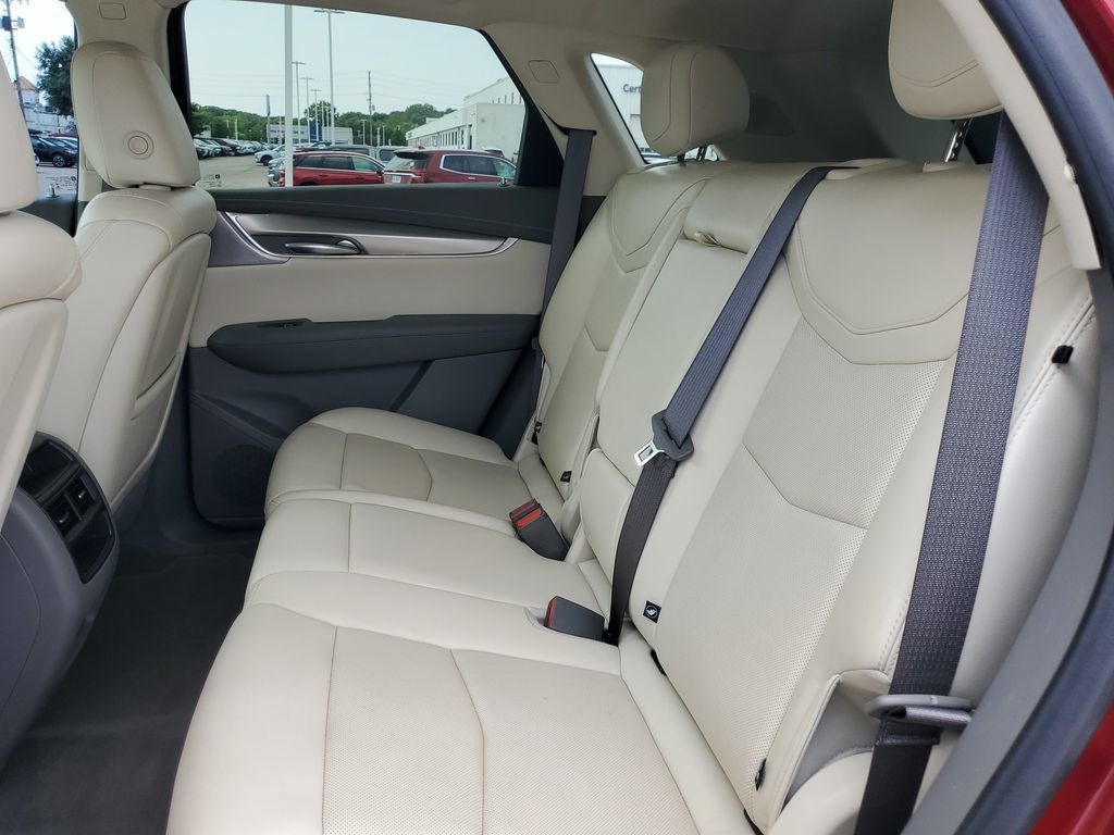 Used 2020 Cadillac XT5 Premium Luxury FWD image 11