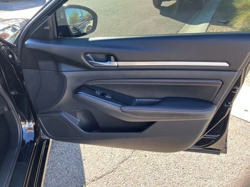 Used 2023 Nissan Altima 2.5 SR w/ SR Premium Package image 16