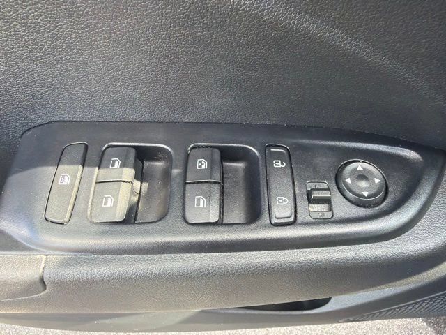 Used 2021 Hyundai Venue SEL FWD image 16